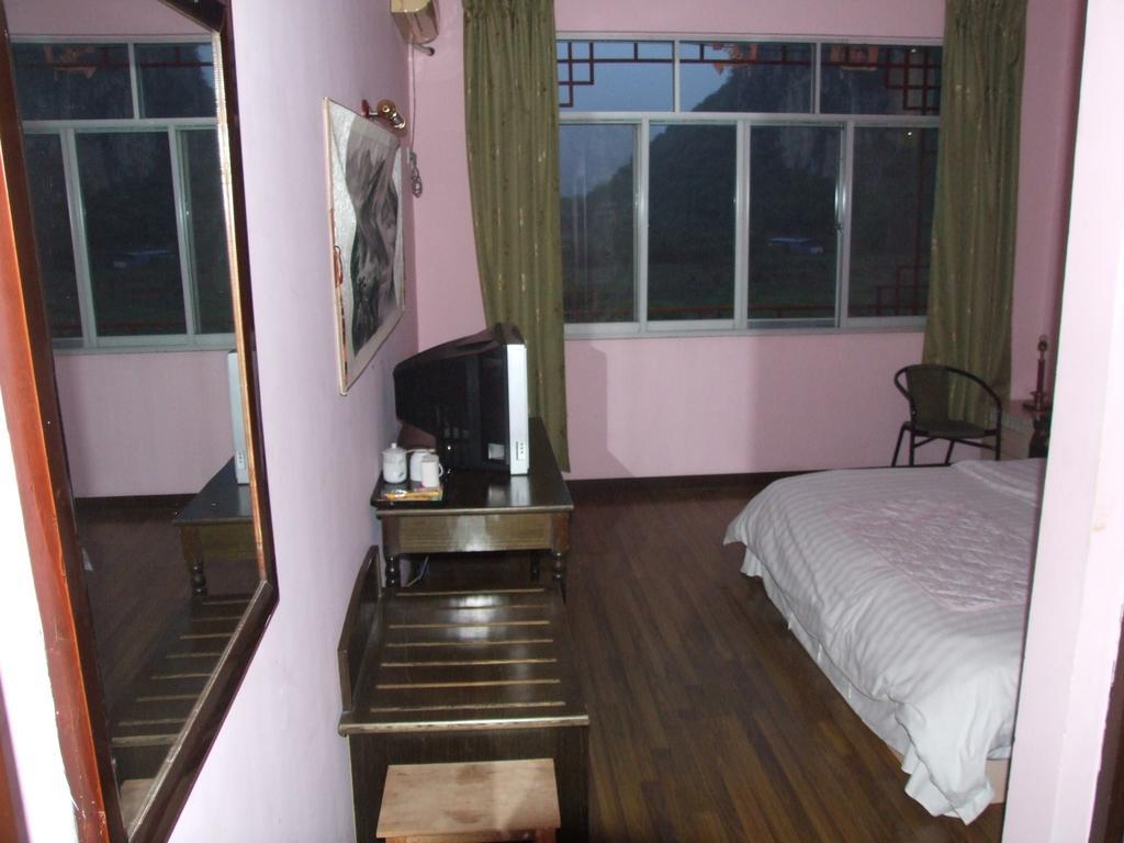 Yangshuo Moon Resort Hotel Exterior photo