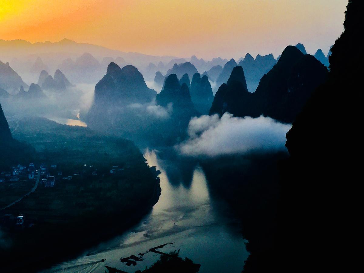 Yangshuo Moon Resort Hotel Exterior photo