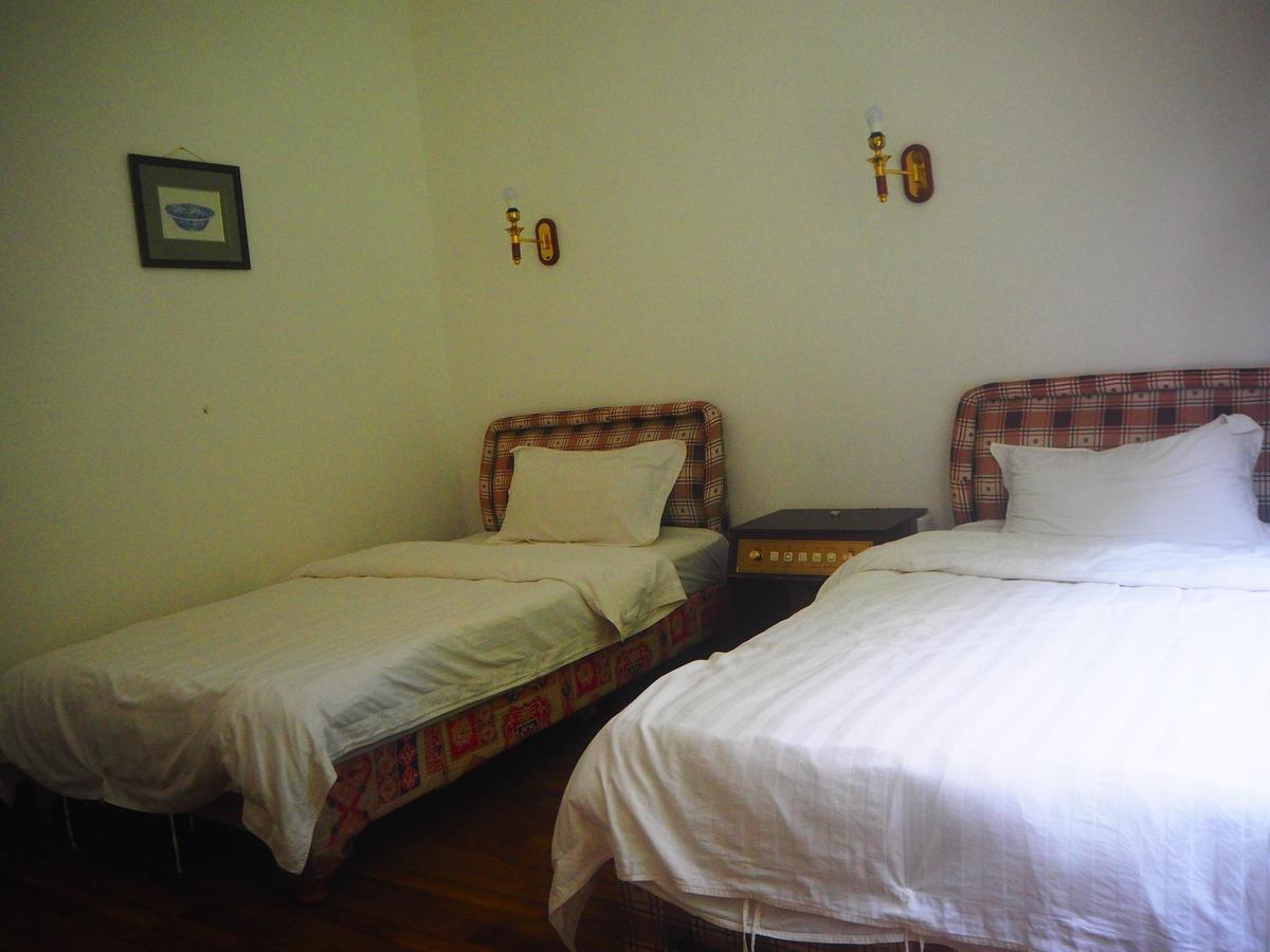 Yangshuo Moon Resort Hotel Exterior photo