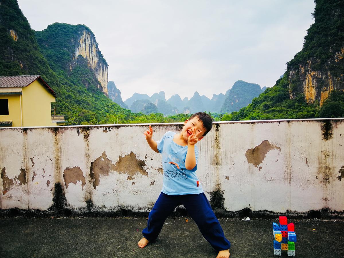 Yangshuo Moon Resort Hotel Exterior photo