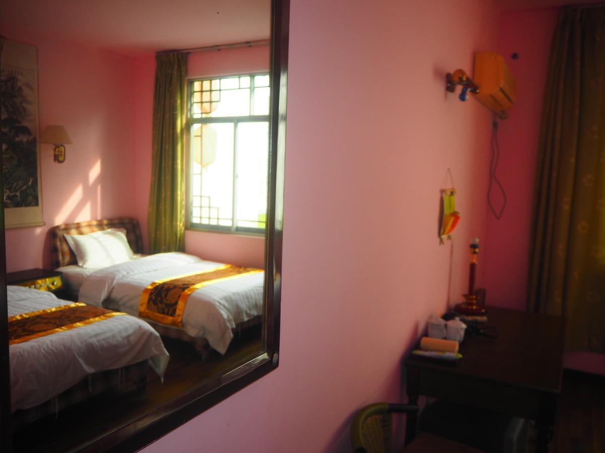Yangshuo Moon Resort Hotel Exterior photo